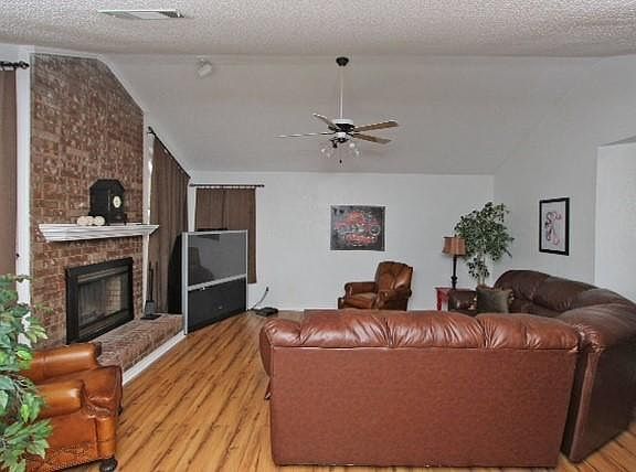4th image of 426 Gail Dr
