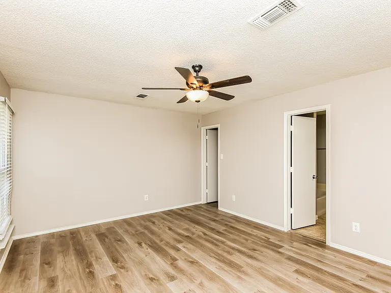 216 Rosewood Ln — Photo 11