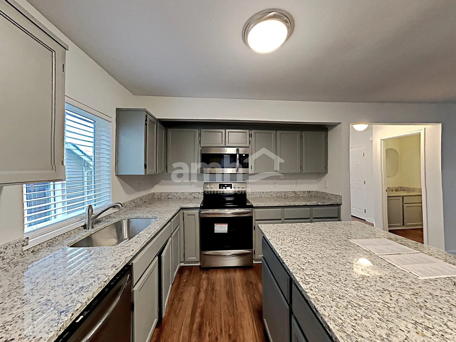 3 bed, 2.5 bath, 1704 sqft, $3,065 — Photo 3