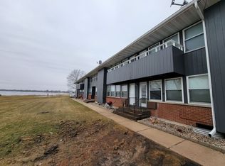 1001 Bay Shore Dr #101, Oshkosh, WI 54901