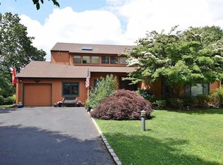 3 Stony Hollow Ct, Greenlawn, NY 11740