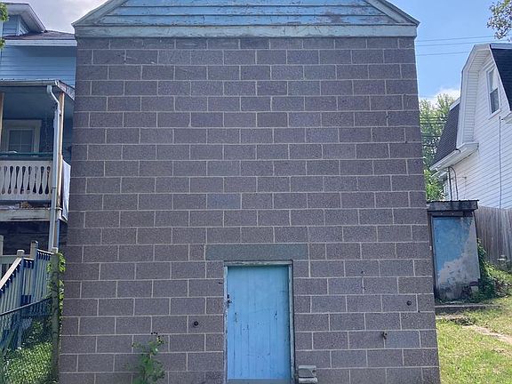 5th image of 3236 Walnut St