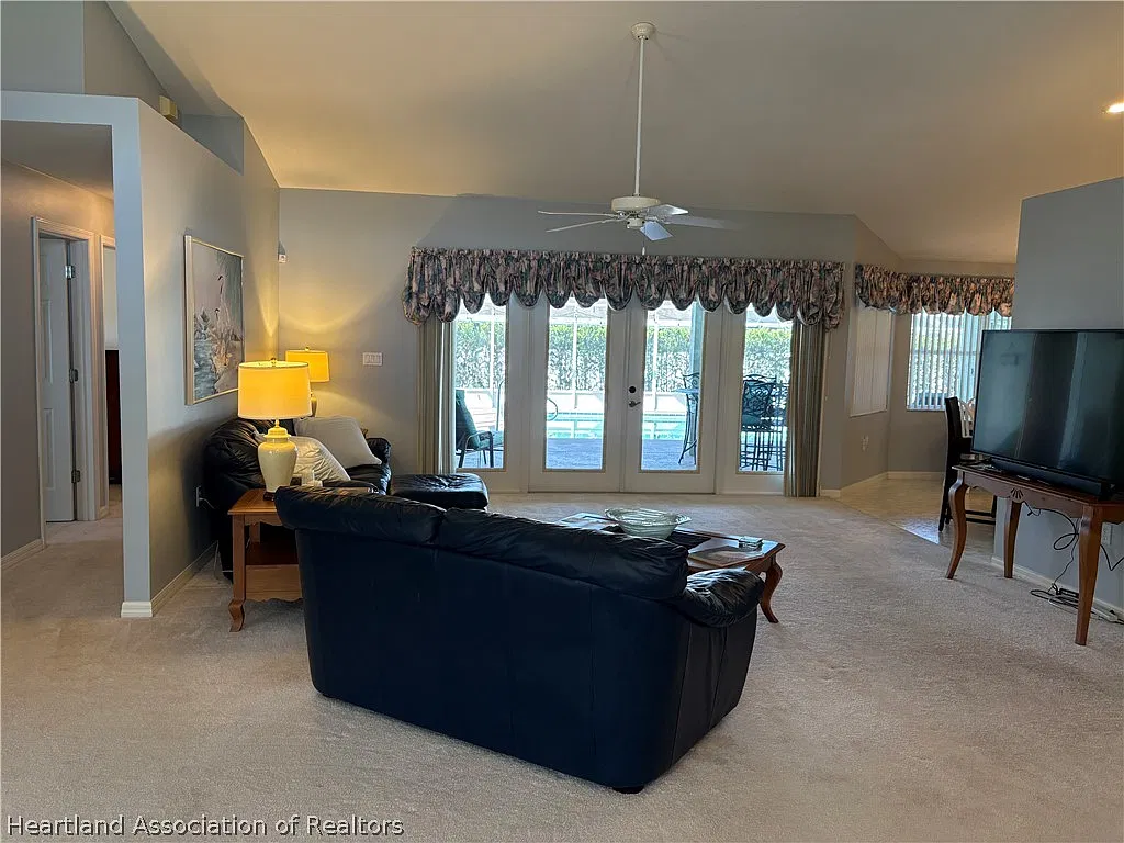 3 bed, 2.0 bath, 2125 sqft, $2,950 — Photo 3