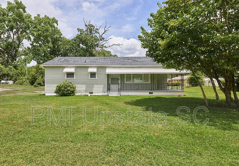105 Truman St — Photo 1