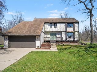 601 Treeside Dr, Stow, OH