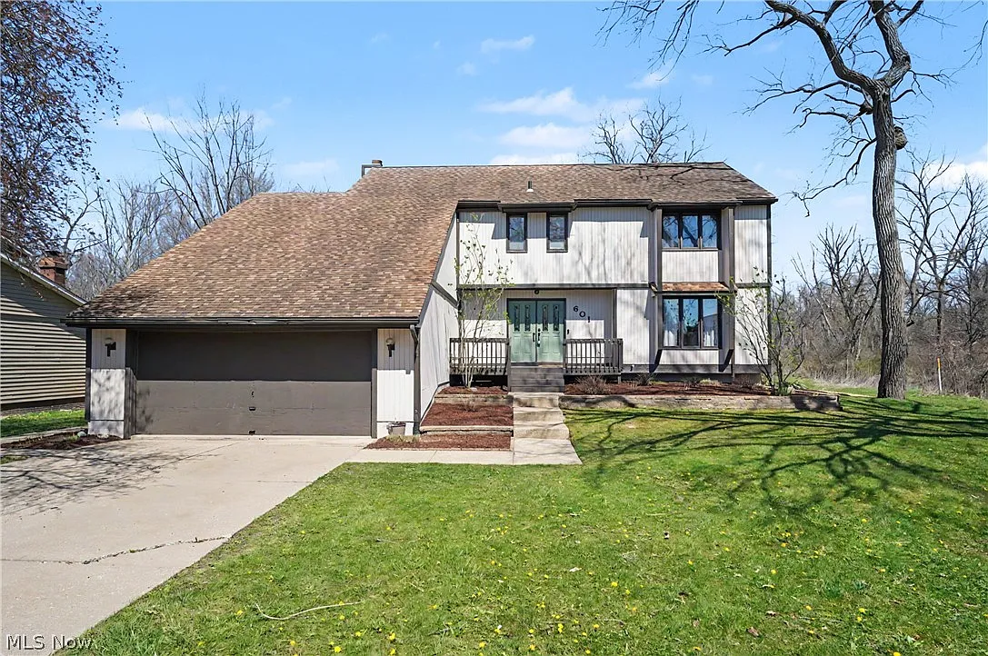 601 Treeside Dr photo 1