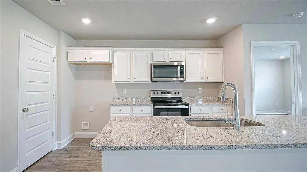 2512 Thornbury Loop - 1 — Photo 3