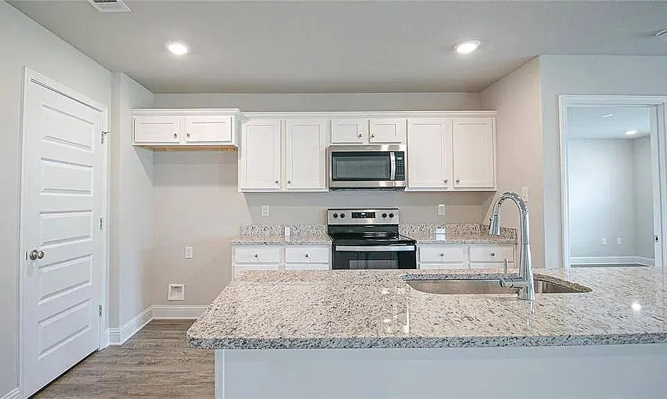 2512 Thornbury Loop