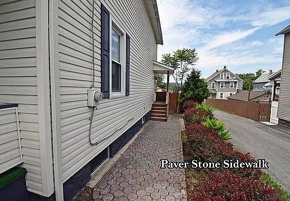2nd image of 545 Linden Ave