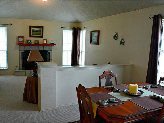 4th image of 1116 Middlebury Ln