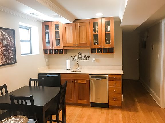 3rd image of 850 W Buckingham Pl APT 1N