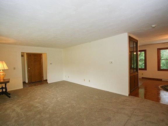 4th image of 2521 E Bristol St