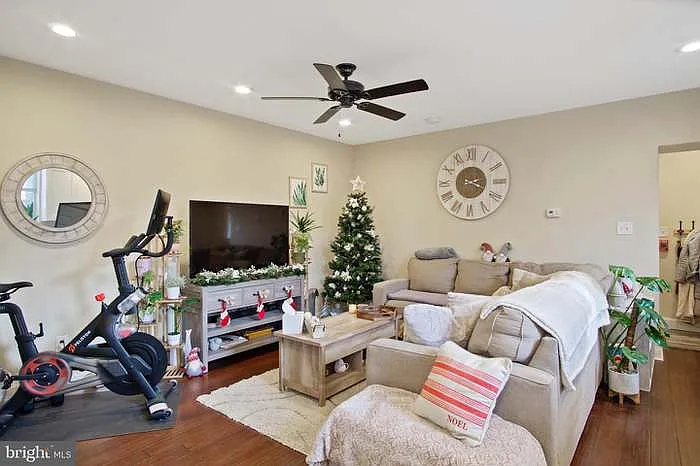 316 Salaignac St #1 — Photo 2