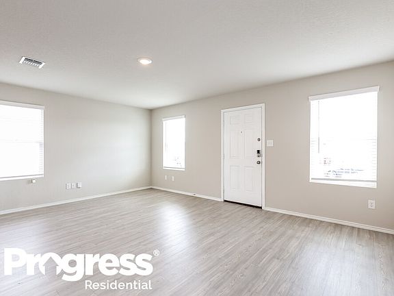 4th image of 5509 Verdugos Palace