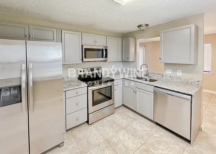616 Pembridge Dr W — Photo 5