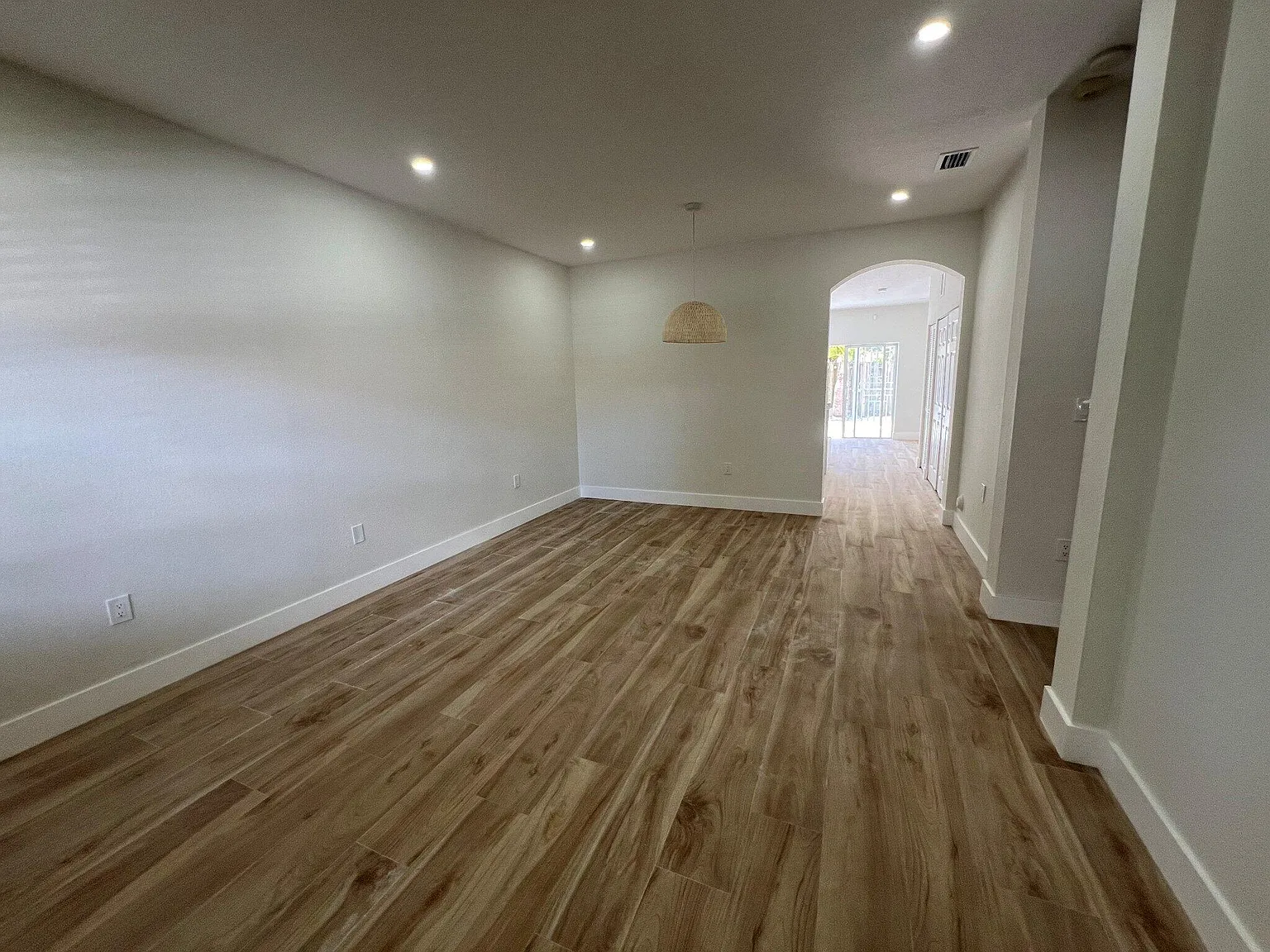 3 bed, 2.0 bath, 1308 sqft, $2,800 — Photo 3