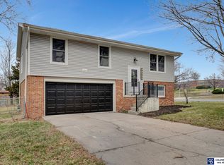8350 N Hazelwood Dr, Lincoln, NE 68510
