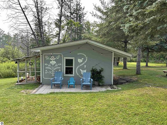 5th image of 210 Spring St #22