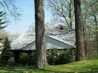 47 Windsor Rd, Great Neck, NY 11021