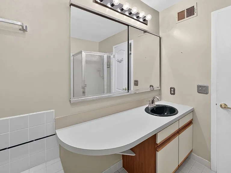 333 Basswood Cir — Photo 4