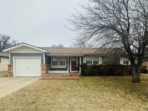1404 Ennis St, Plainview, TX 79072