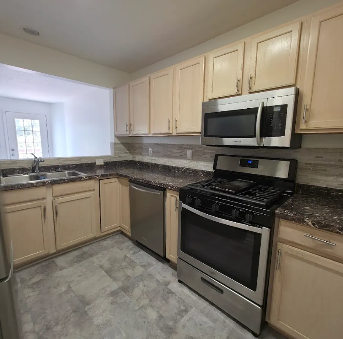 Single Family Home 2 beds 1 Full bath and 1 Half bath Available Now! — Photo 2