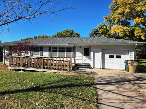 121 S Hess Ave, Hesston, KS 67062