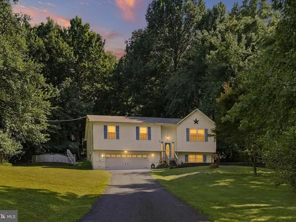 461 Rome Beauty Dr, Linden, VA 22642
