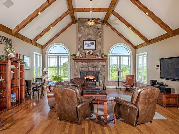 2nd image of 18 Gem Mountain Ln