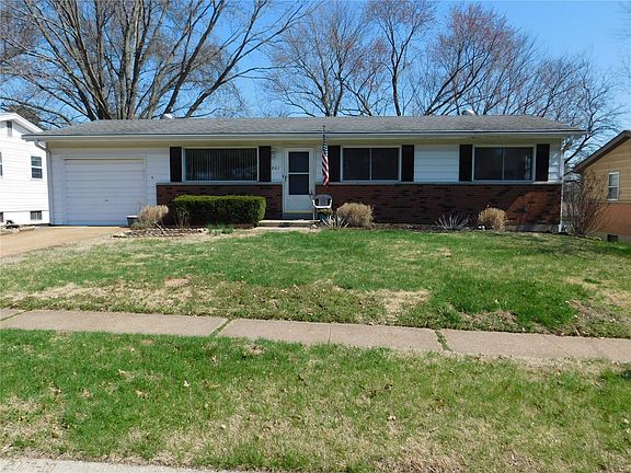 2nd image of 801 Mary Jo Ln