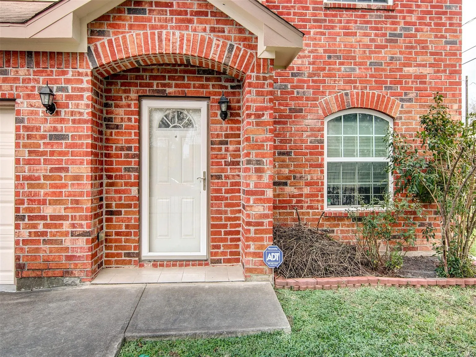 3 bed, 2.5 bath, 1818 sqft, $2,595 — Photo 3