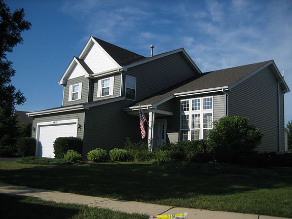 Professionally landscaped yard!