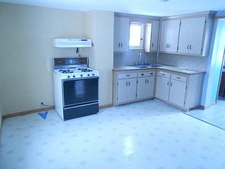 2nd image of 481 1st St N