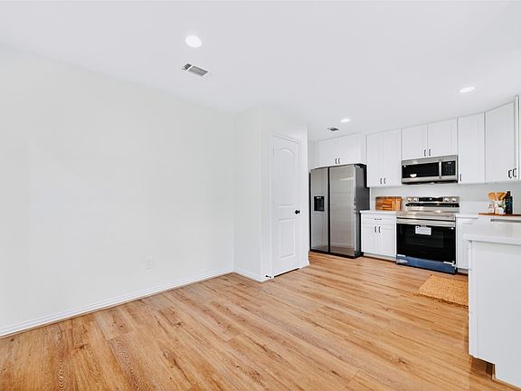 3rd image of 4302 Hickorygate Dr