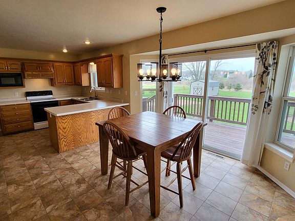 Spacious Dinette