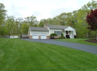 6 Red Coach Dr, Coventry, RI 02816