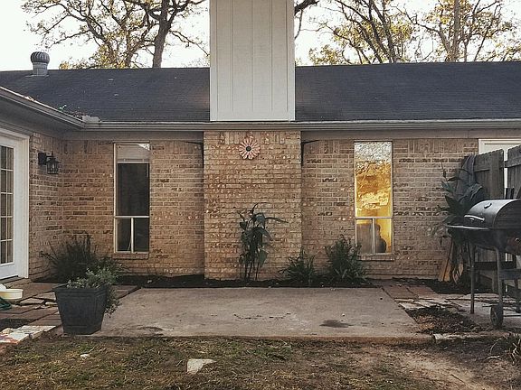 3rd image of 3101 Forestwood Dr