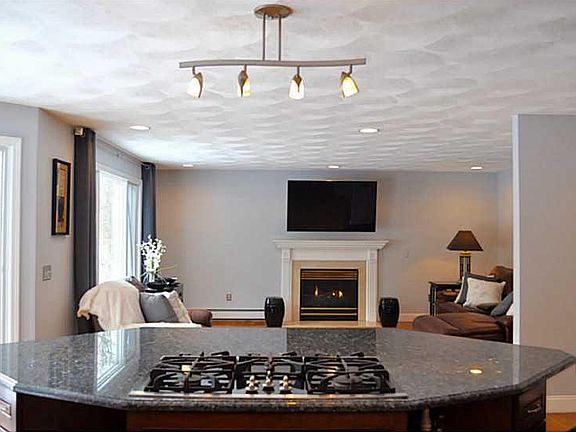 4th image of 37 Woodridge Dr N