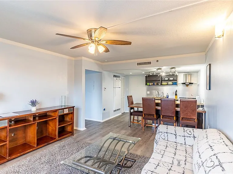 701 S Madison Ave #401 — Photo 9