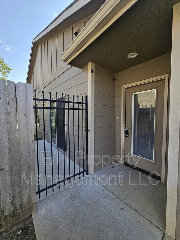 3 bed, 2.0 bath, 1075 sqft, $1,495 — Photo 4