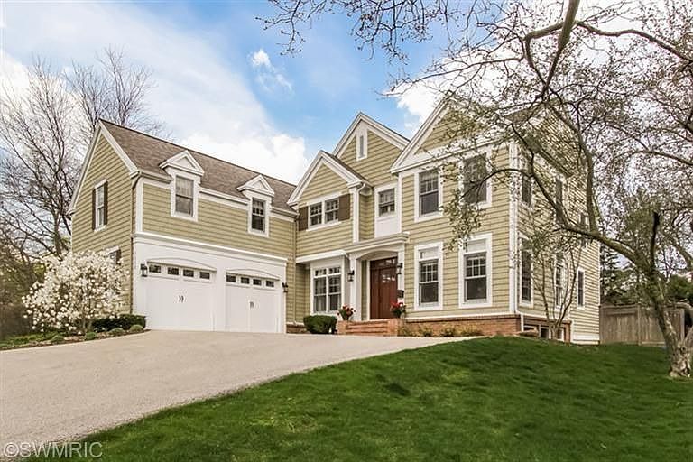 1st image of 1110 Cambridge Dr SE