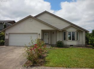 1060 Applegate Pl, Harrisburg, OR 97446