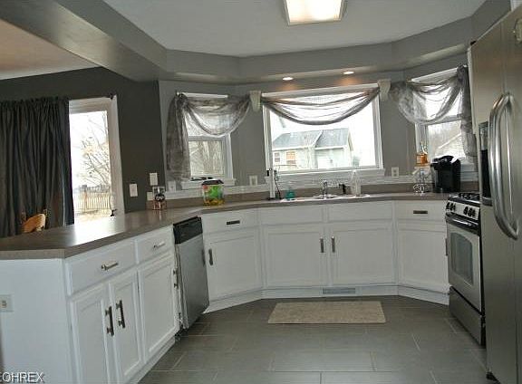 5th image of 572 Westminster Cir