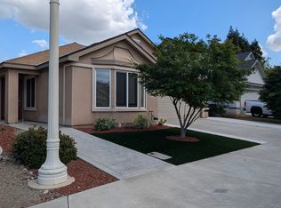 286 Santa Barbara Ave, Sanger, CA 93657