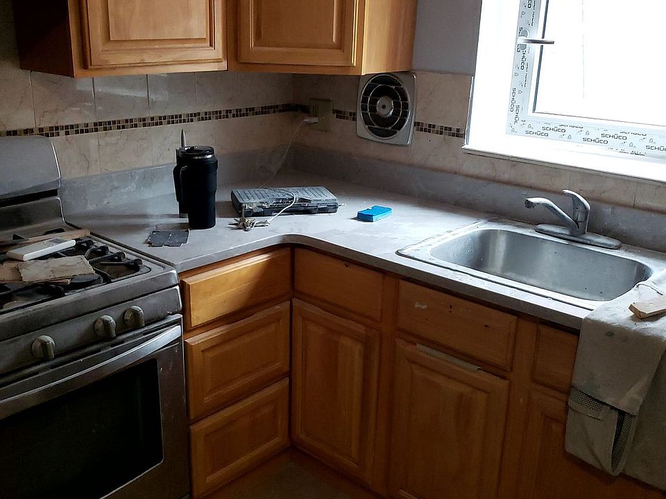 2nd image of 655 E 77th St Floor 2