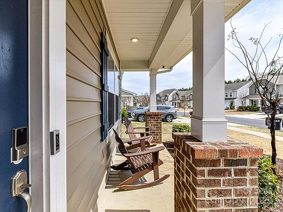 3rd image of 15954 Harbor Hill Dr