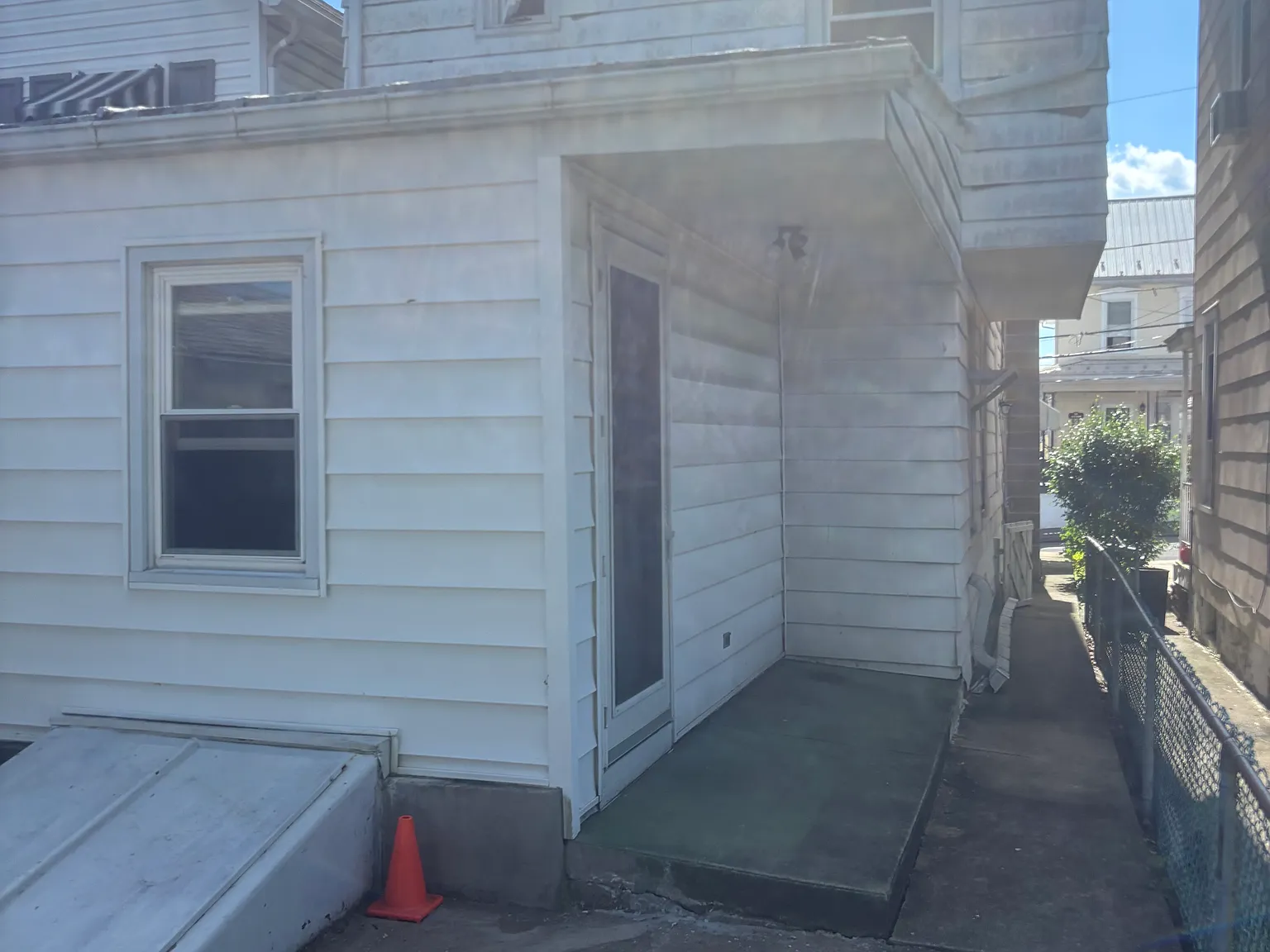 5 bed, 1440 sqft, $1,175 — Photo 2