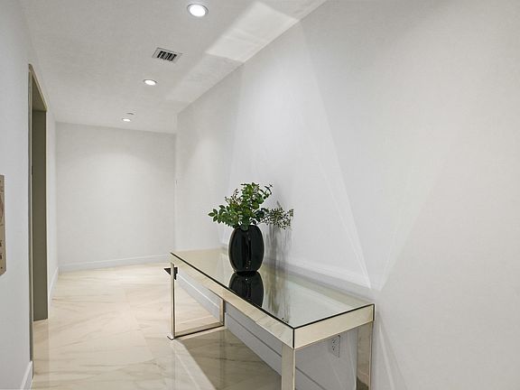 5th image of 700 NE 24th St Unit 3905
