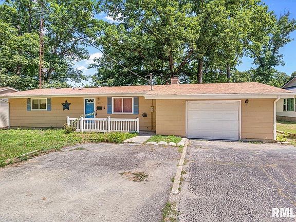 3rd image of 15858 Oak Ln