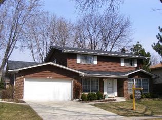 720 E Juniper Dr, Palatine, IL 60074